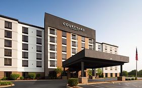 Marriott Courtyard Louisville Airport 3*